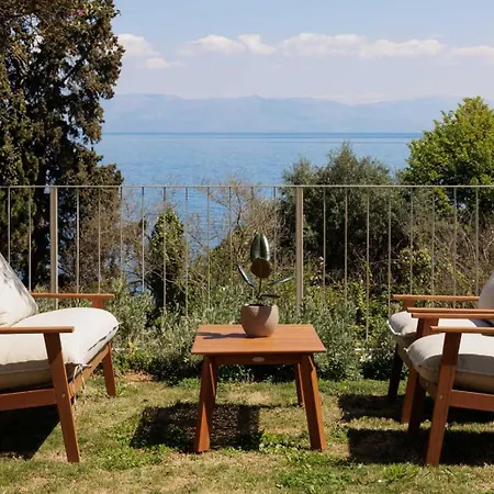 Semesterbostad Daphne *